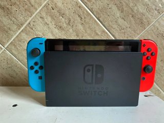 Consola Nintendo Switch Azul y Rojo