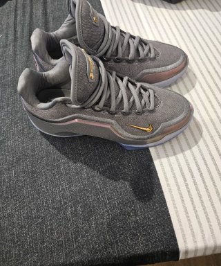 Zapatillas deportivas Nike y Adidas