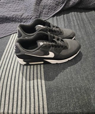 Zapatillas deportivas Nike y Adidas