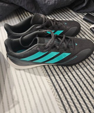 Zapatillas deportivas Nike y Adidas