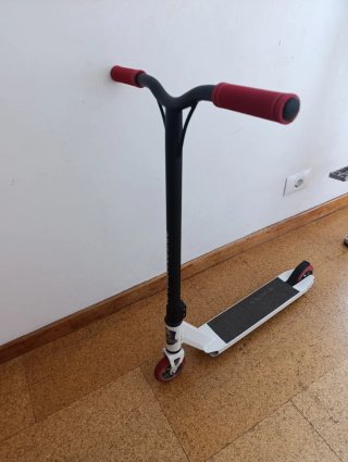 Patinete freestyle blanco y rojo