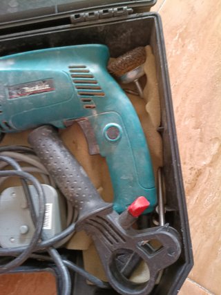 Taladro Percutor Makita con Maletín