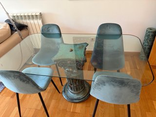 Mesa cristal + (4 sillas (opcional))