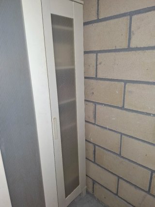 Armario blanco puerta cristal de Ikea