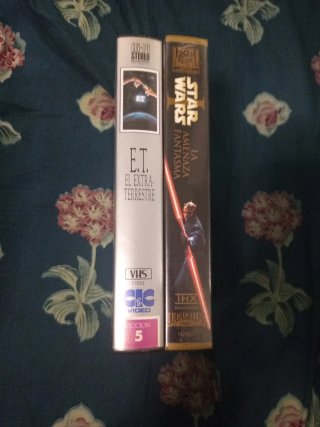 LOTE 2 PELICULAS VHS:E.T. Y STAR WARS