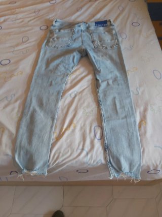 Pantalones vaqueros desgastados