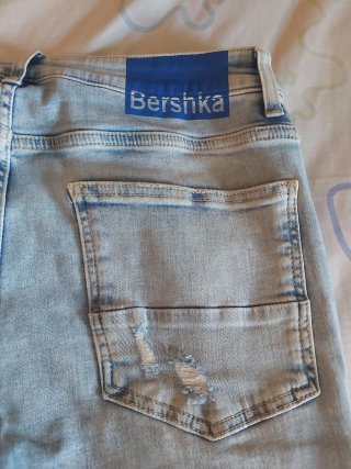 Pantalones vaqueros desgastados