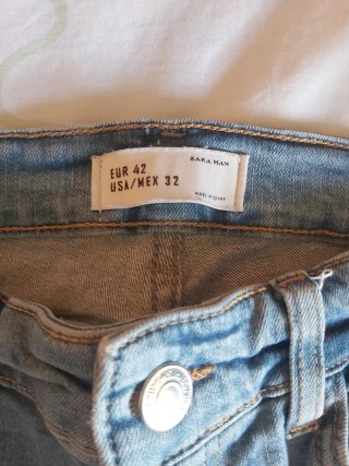 Pantalones vaqueros desgastados