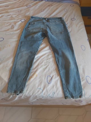 Pantalones vaqueros desgastados