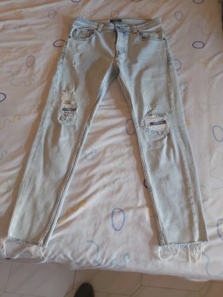 Pantalones vaqueros desgastados