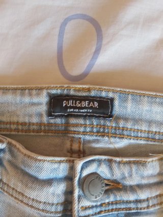 Pantalones vaqueros desgastados