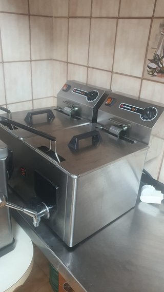 Horno profesional pollería y freidora profesional.
