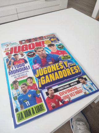 Revista jugones 231 con posters campeona España