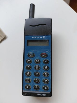 Teléfono Móvil Antiguo Ericsson GA318