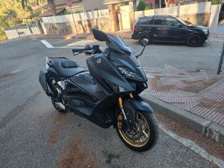 Yamaha T-MAX TECH MAX 2022 Negra