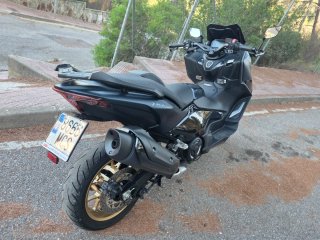 Yamaha T-MAX TECH MAX 2022 Negra