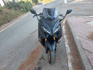 Yamaha T-MAX TECH MAX 2022 Negra