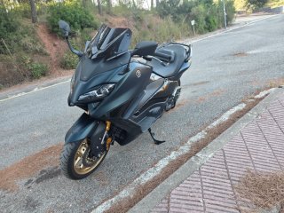 Yamaha T-MAX TECH MAX 2022 Negra
