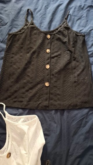 Camiseta sin mangas gris con botones