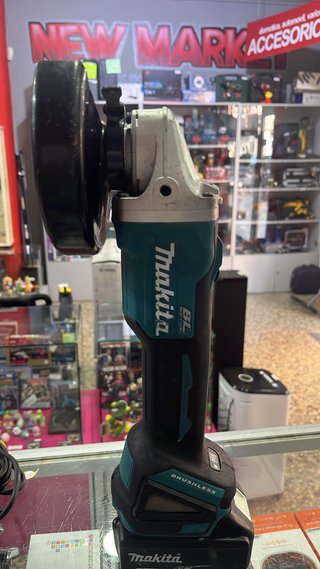 Radial Makita DGA504 con Batería y Cargador