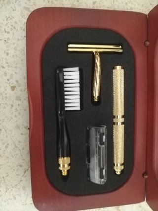 Estojo Vintage Barbear Dourado Completamente novo