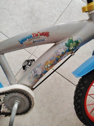 Bicicleta infantil roja y azul SuperThings