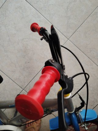 Bicicleta infantil roja y azul SuperThings