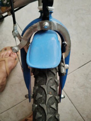 Bicicleta infantil roja y azul SuperThings
