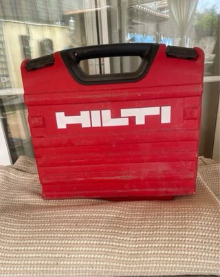 Martillo percutor Hilti con maletín