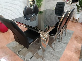 Mesa de comedor cristal y metal plateado