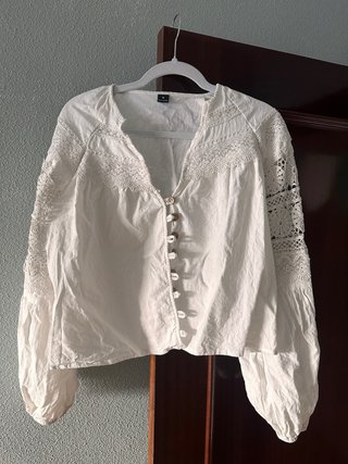 Blusa blanca con encaje talla M