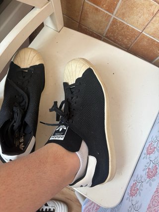 Zapatillas Adidas Negras y Blancas