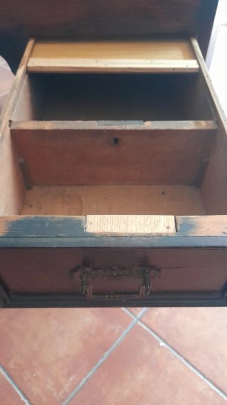Escritorio antiguo de madera