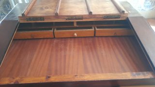 Escritorio antiguo de madera
