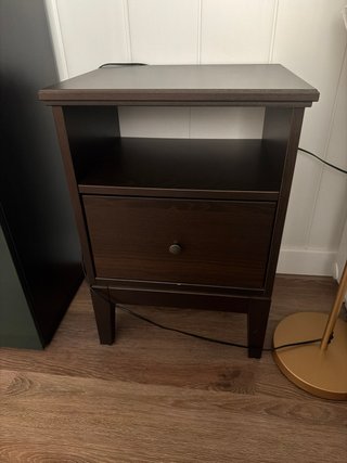 Mesita auxiliar o de noche de madera