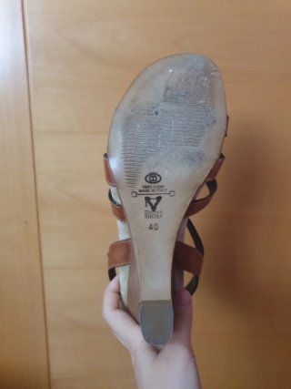 Sandalias con cuña marrones