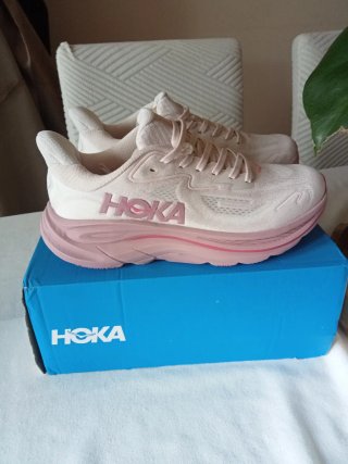 Zapatillas Hoka Blancas y Rosas
