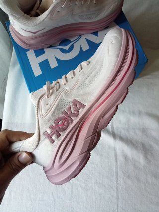 Zapatillas Hoka Blancas y Rosas
