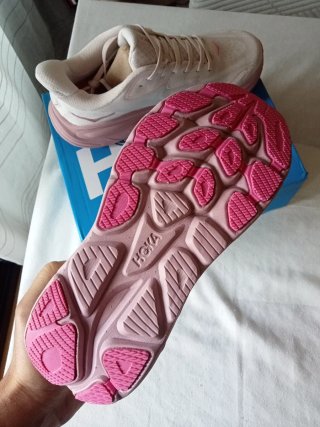 Zapatillas Hoka Blancas y Rosas