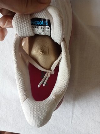 Zapatillas Hoka Blancas y Rosas