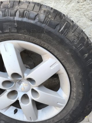 Ruedas Mitsubishi con Llantas