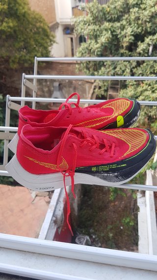 Nike ZoomX Rojo y Amarillo