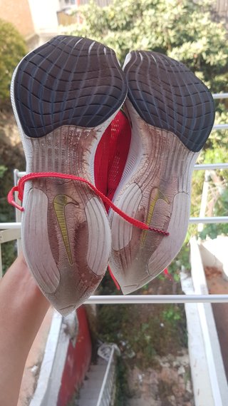 Nike ZoomX Rojo y Amarillo