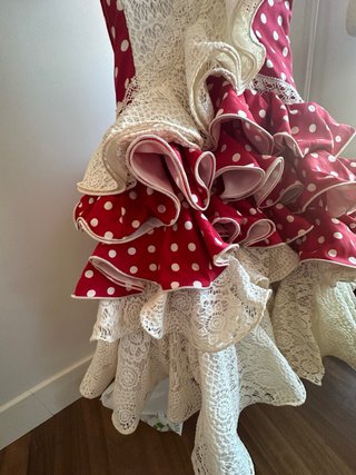 Traje Flamenca Lunares Rojo y Crema (Manton dispo)
