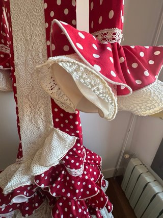 Traje Flamenca Lunares Rojo y Crema (Manton dispo)