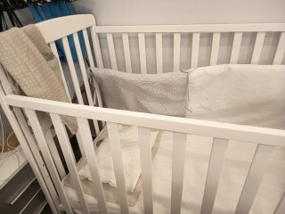Cuna de bebé blanca