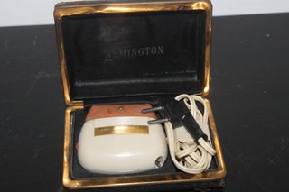 Set Bagno Anni '60-'70 + Rasoio Remington
