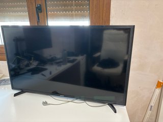 Samsung TV con panel LCD roto
