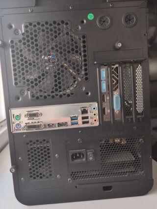 PC Aerocool DS Cube Negra y Dorada