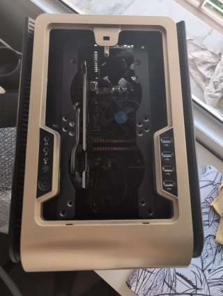 PC Aerocool DS Cube Negra y Dorada